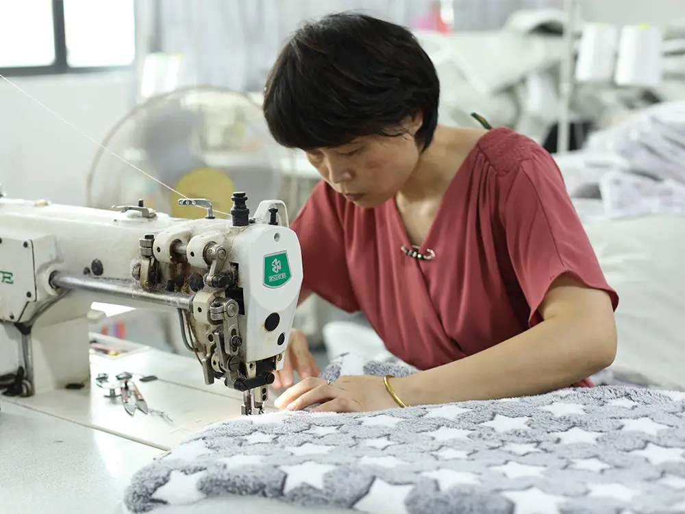 pet blanket sewing process close