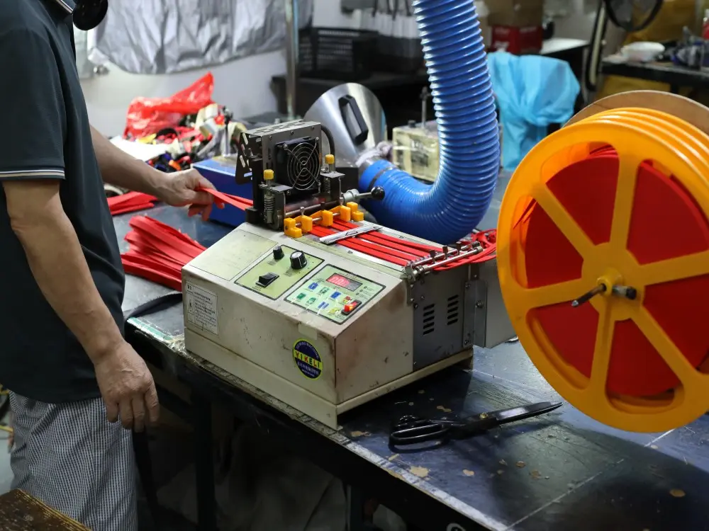 pet collar raw material cutting