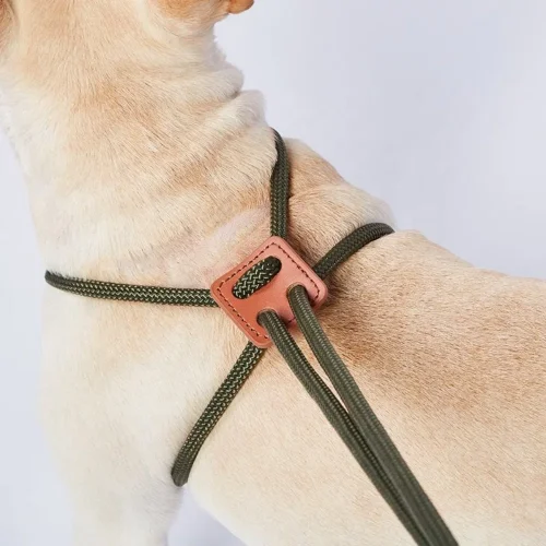 knot at back can be use as a harness