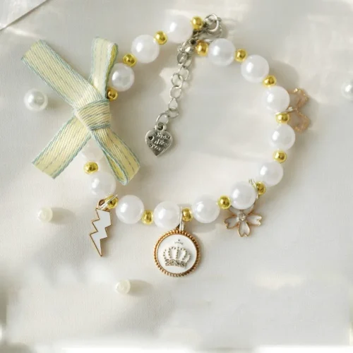 collar with white decorations