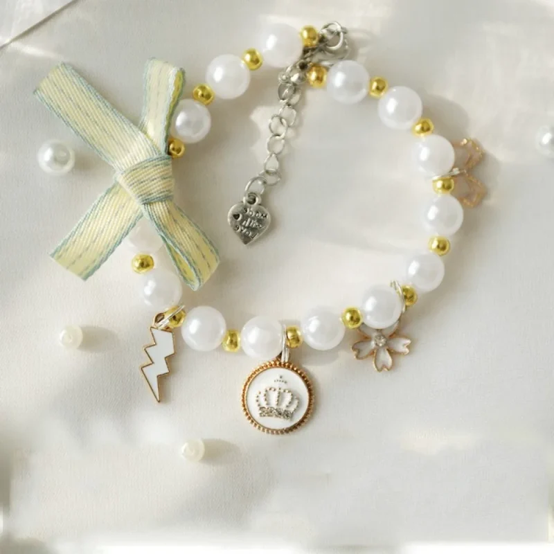 collar with white decorations